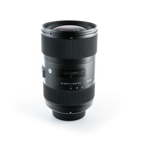 SIGMA 18-35mm f/1.8 DC (N)...