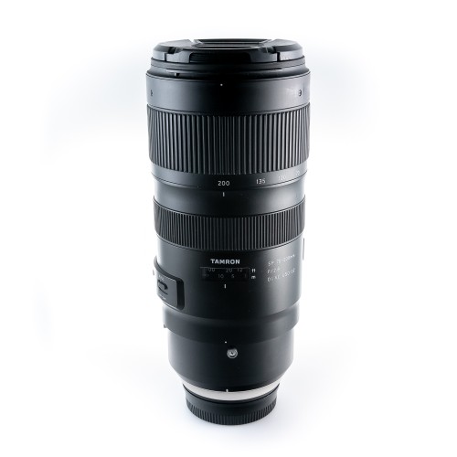 TAMRON 70-200mm f/2.8 DI VC...